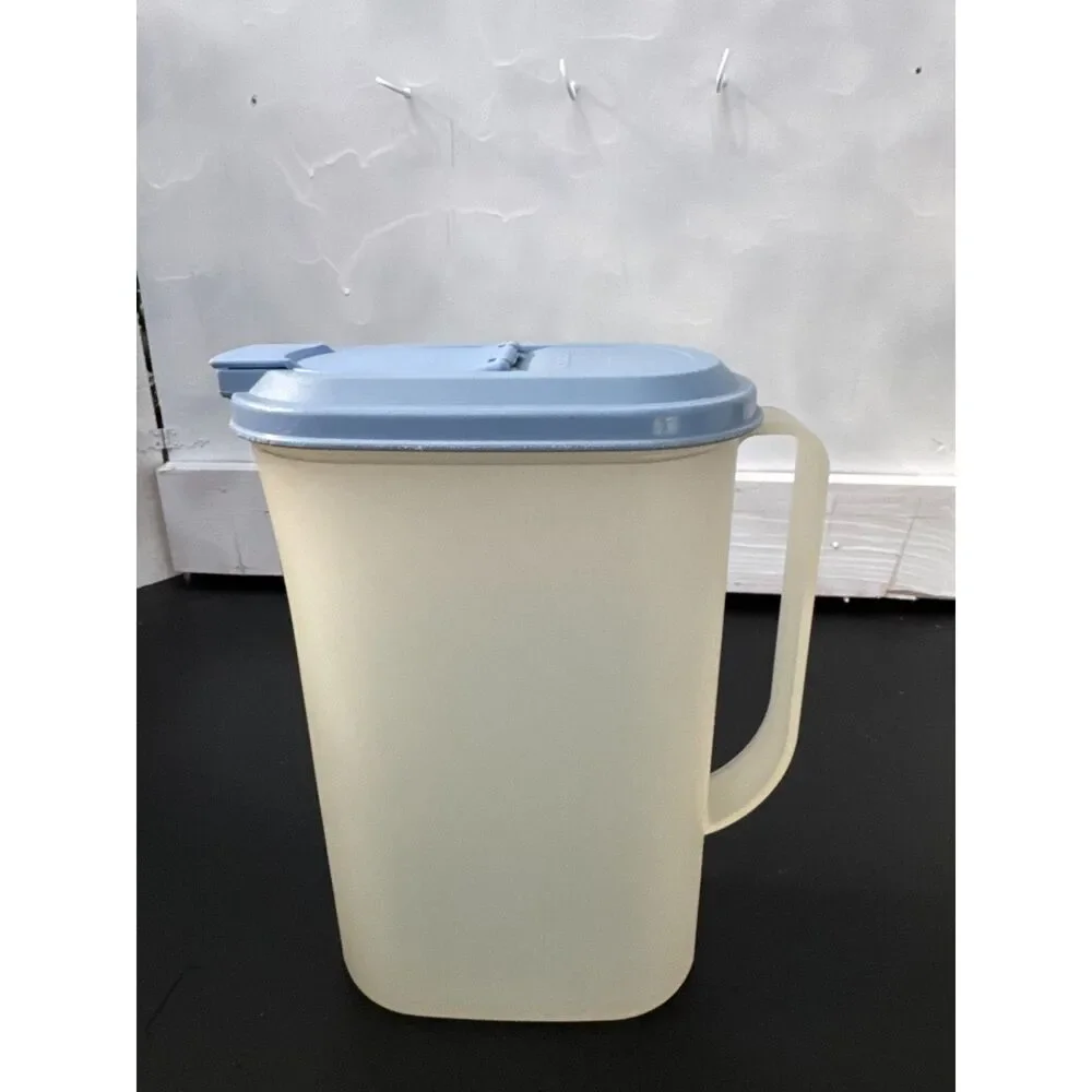 Tupperware Slim Line 2 Quart Pitcher 2009C-1 W/ Blue Flip Top Lid